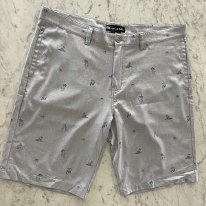 Travis Mathew Straight Shot Short, size 38